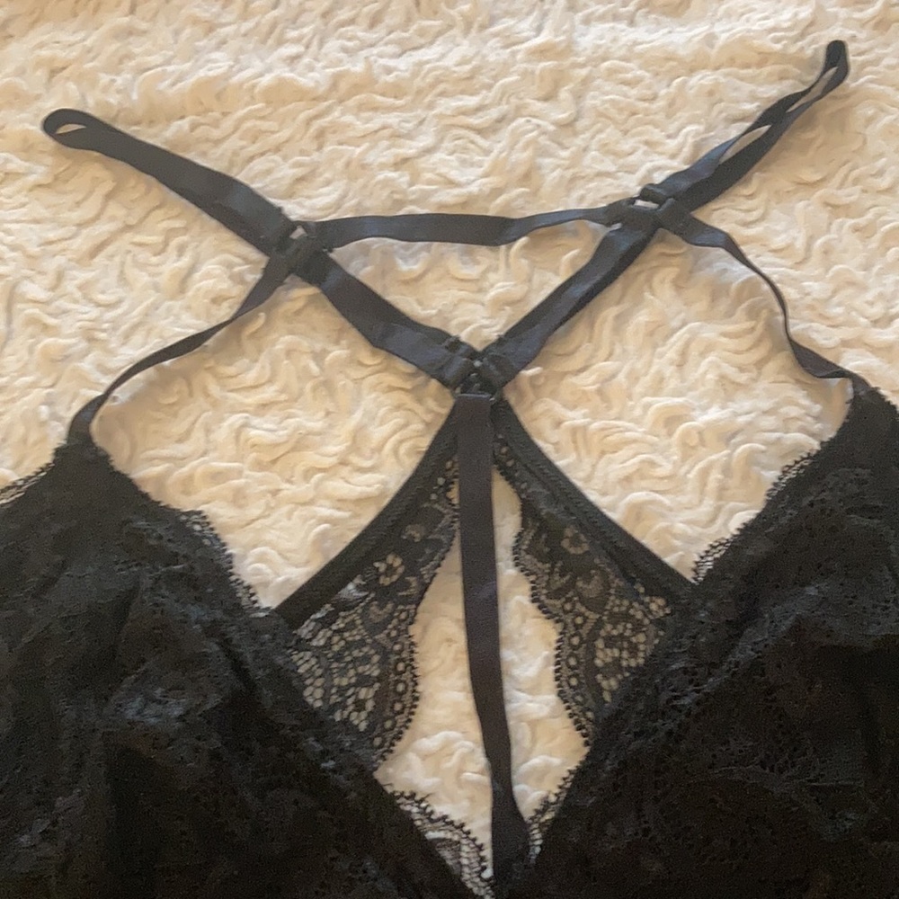 ♥️💕♥️Strappy black bralette - Picture 3 of 5